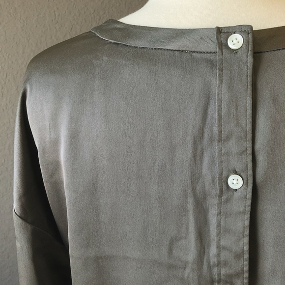 LOFT • Button Back Blouse in Olive Green - Picture 5 of 8